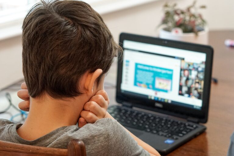 child-with-laptop